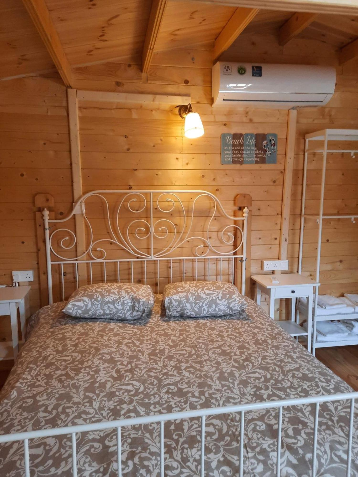 Cyprus Glamping Park Hotel Agios Theodoros Bilik gambar
