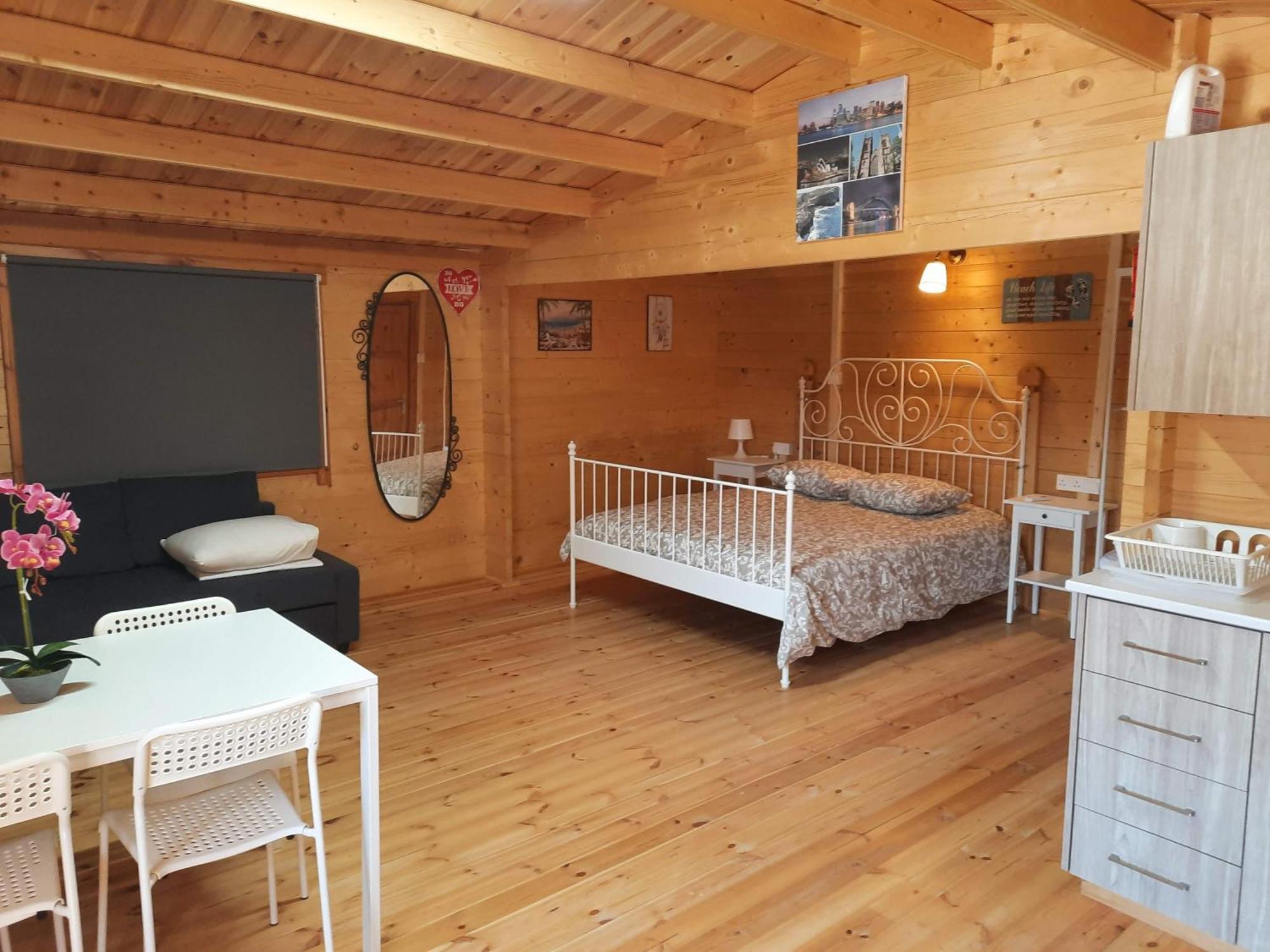 Cyprus Glamping Park Hotel Agios Theodoros Bilik gambar