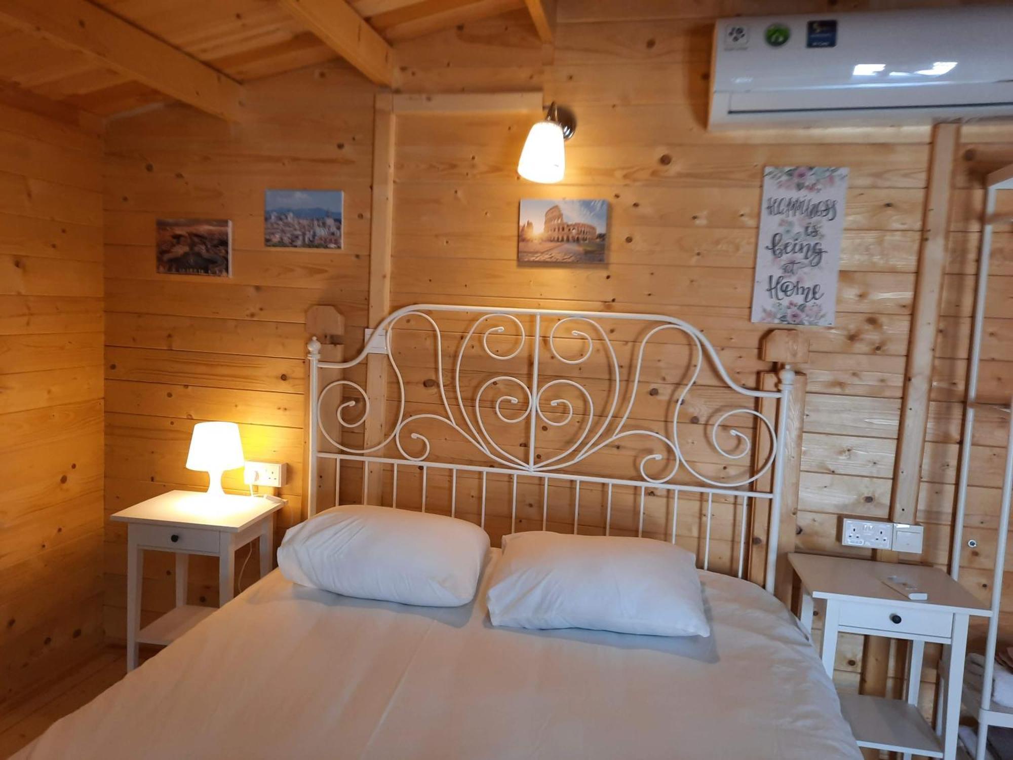 Cyprus Glamping Park Hotel Agios Theodoros Bilik gambar
